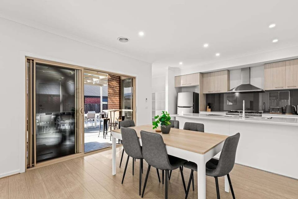 Open Plan Dining and Kitchen 
