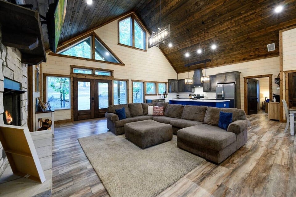 Curl up on the oversized sectional while forest light pours through every window.