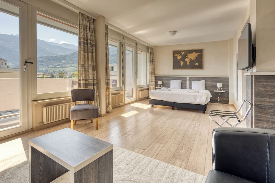 Junior Suite, Mountain View | Hypo-allergenic bedding, memory foam beds, minibar, in-room safe