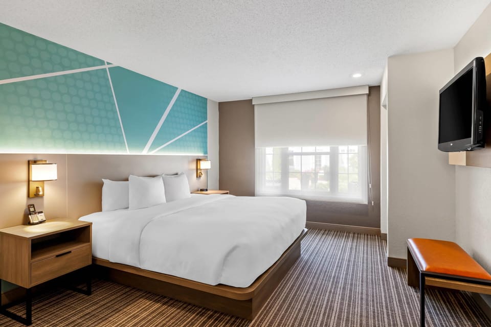 Suite, 1 King Bed with Sofa bed, Non Smoking (Upgrade) | Pillowtop beds, desk, iron/ironing board, cribs (free)