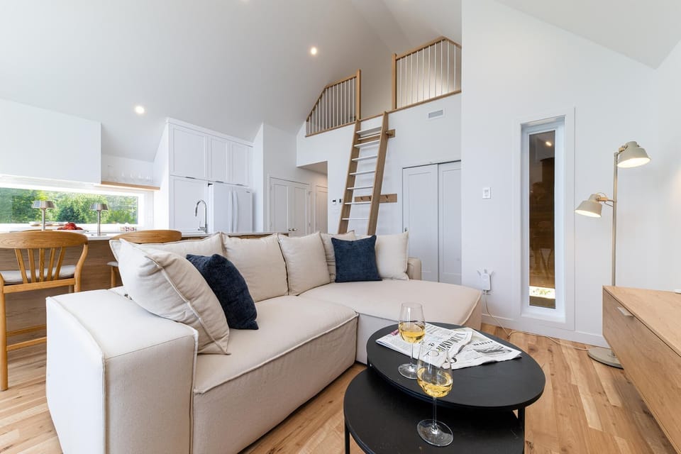 Le Grand Bleu 1265: St. Lawrence View, Spacious T (2850)