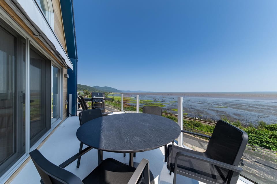 Le Grand Bleu 1265: St. Lawrence View, Spacious T (2843)