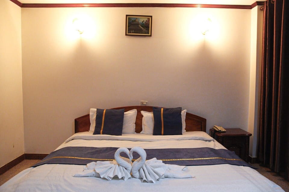 Double Room | Desk, rollaway beds