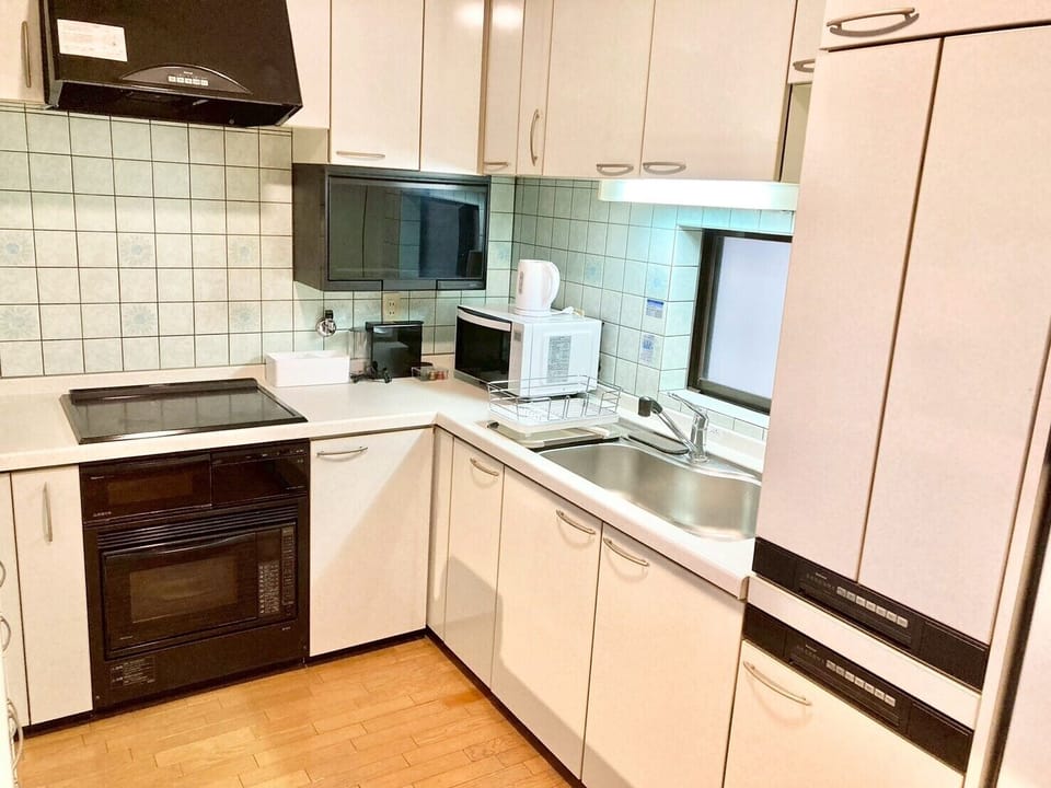 House, 3 Bedrooms, Non Smoking, Balcony | Private kitchen