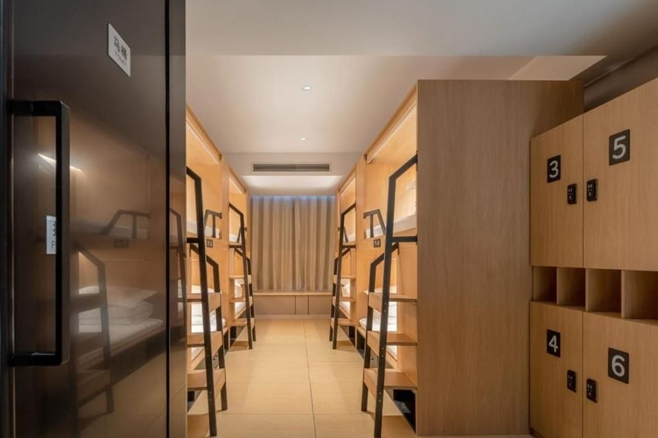 WiFi (free), bed sheets