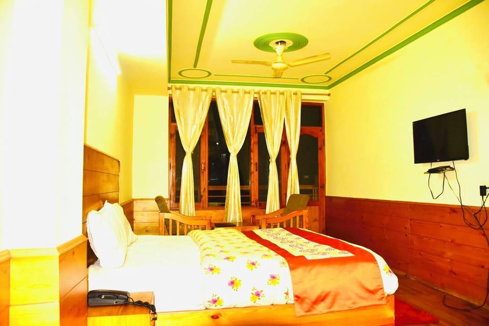 Family Room | WiFi (free)