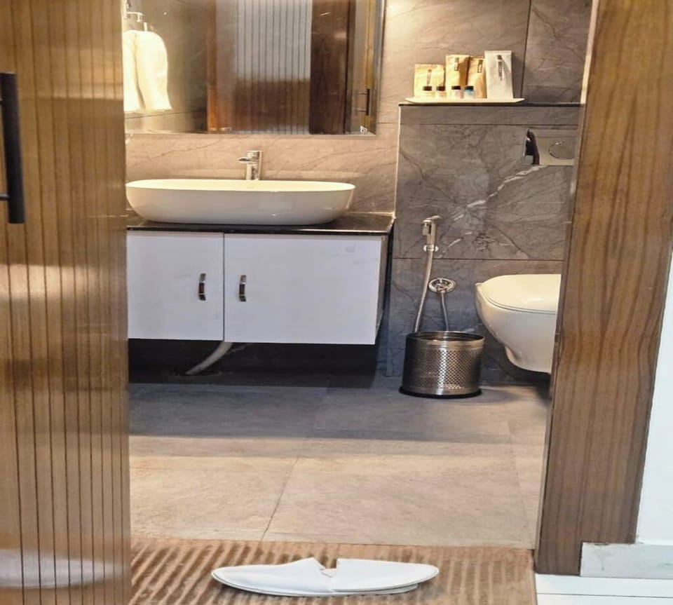 Premium Room, Valley View | Bathroom | Shower, towels, soap, shampoo