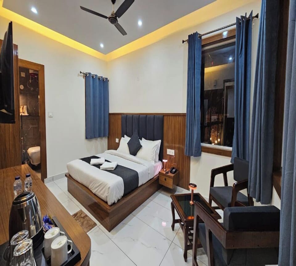 Premium Room, Valley View | In-room safe, iron/ironing board, WiFi (free)