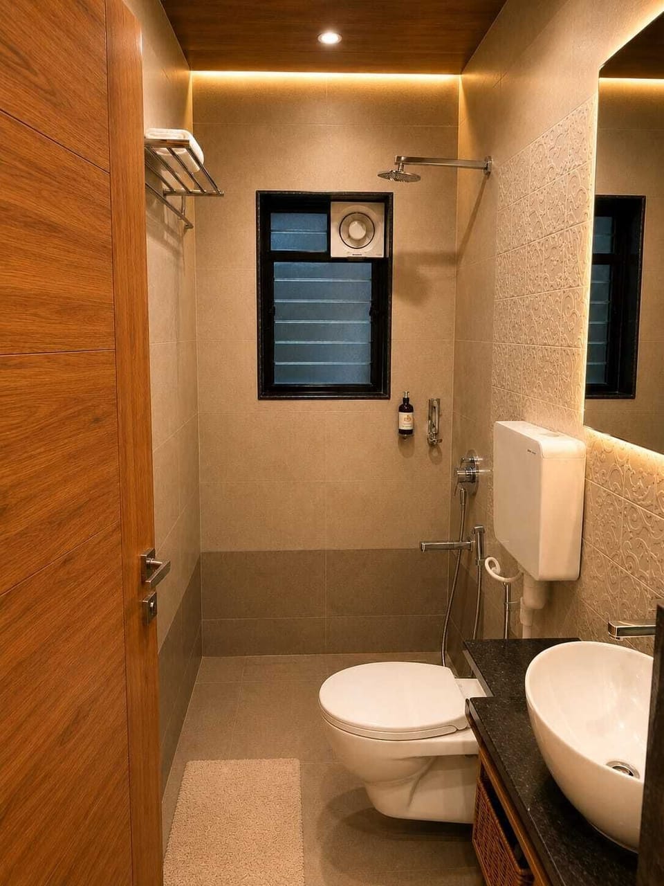 Superior Room | Bathroom | Shower, hair dryer, towels, soap