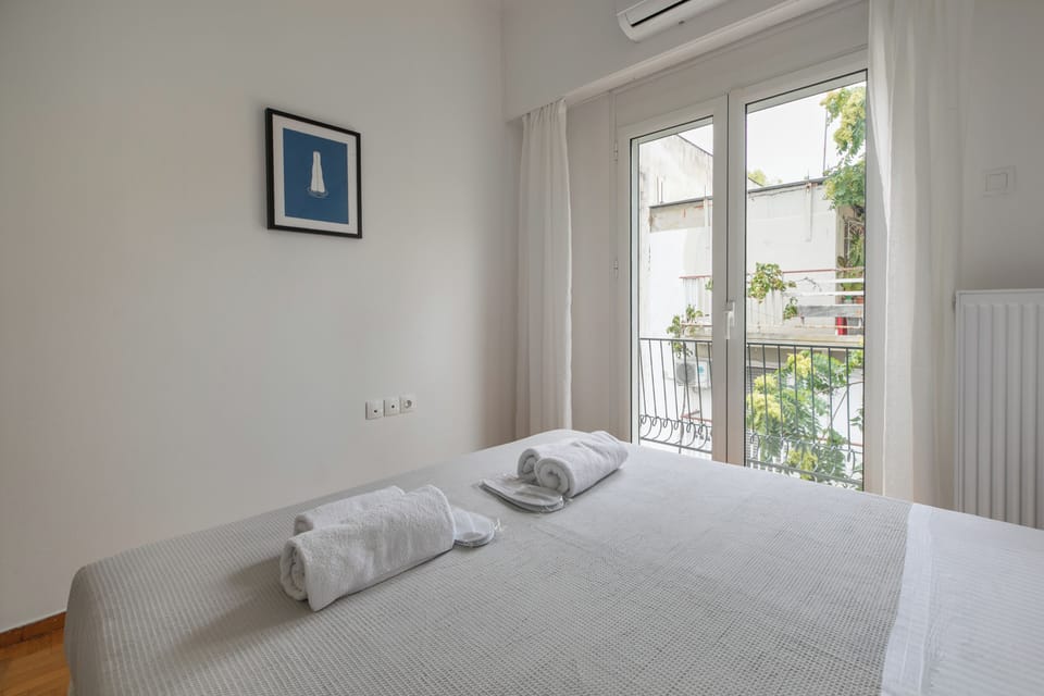 Apartment, 3 Bedrooms | Soundproofing, iron/ironing board, WiFi (free)
