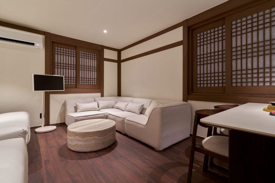 Signature Twin Room | Living area