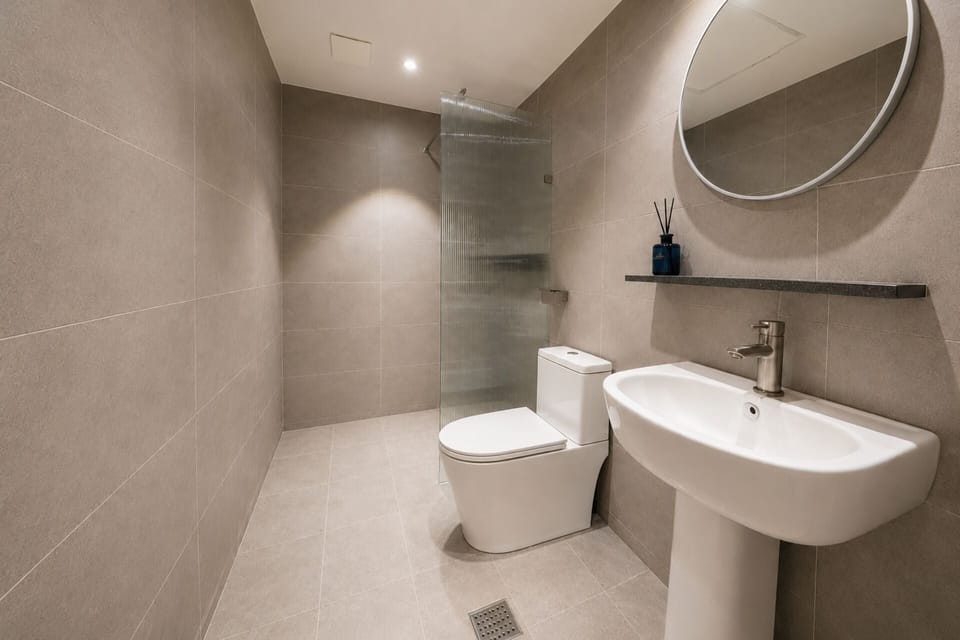Standard Double Room | Bathroom | Slippers