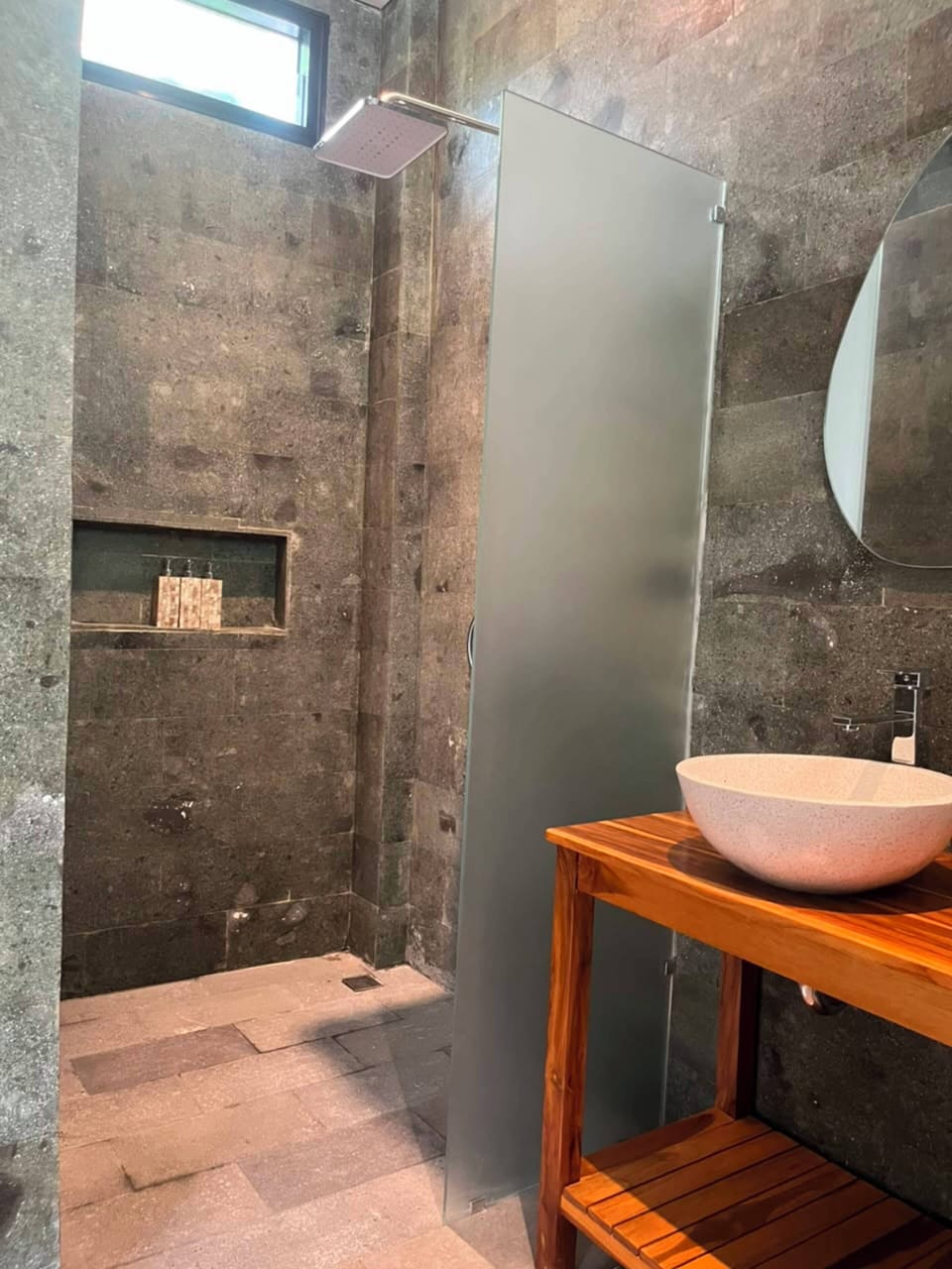 Towels, soap, shampoo, toilet paper