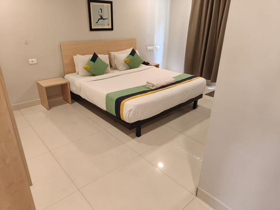 Standard Double Room | Desk