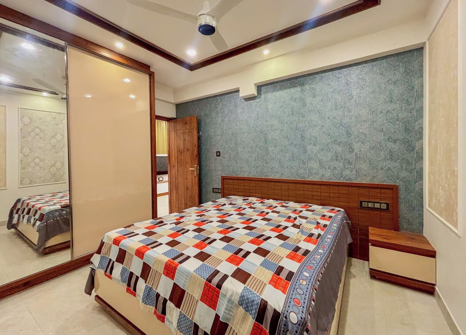 Classic Apartment | Desk, laptop workspace, WiFi (free)