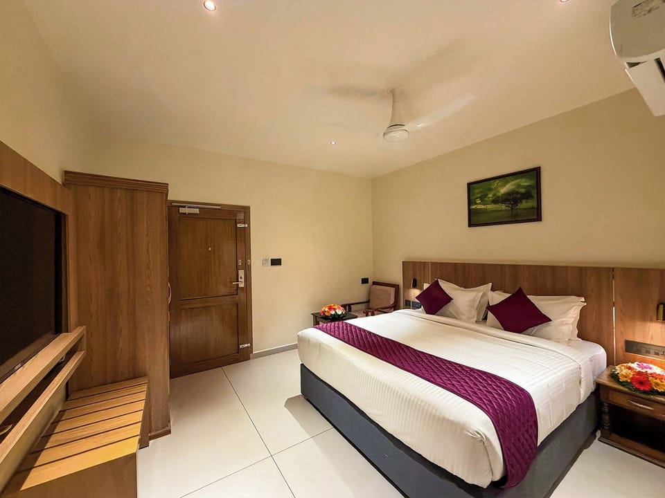 Premium Room | Desk, laptop workspace, WiFi (free)