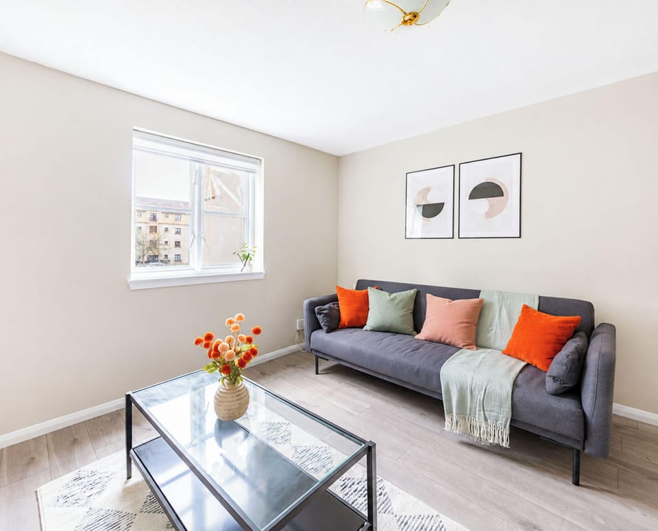 City Apartment, 2 Bedrooms, Non Smoking | Living area | 40-inch Smart TV with satellite channels