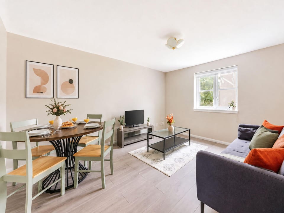 City Apartment, 2 Bedrooms, Non Smoking | Living area | 40-inch Smart TV with satellite channels