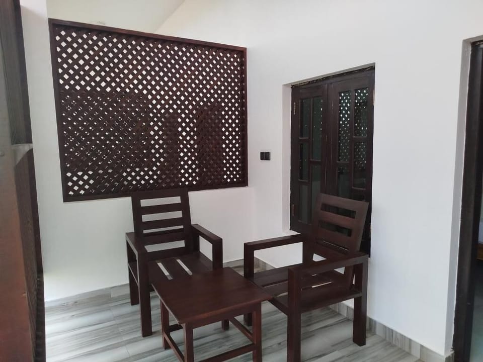 Standard Double Room, Balcony, Garden View | Interior