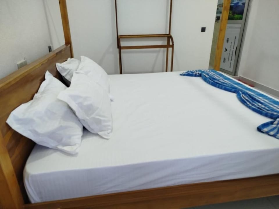 Standard Double Room, Balcony, Garden View | Desk, WiFi (free)