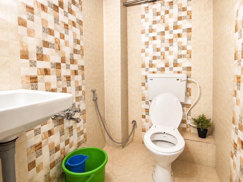 Basic Double Room | Bathroom
