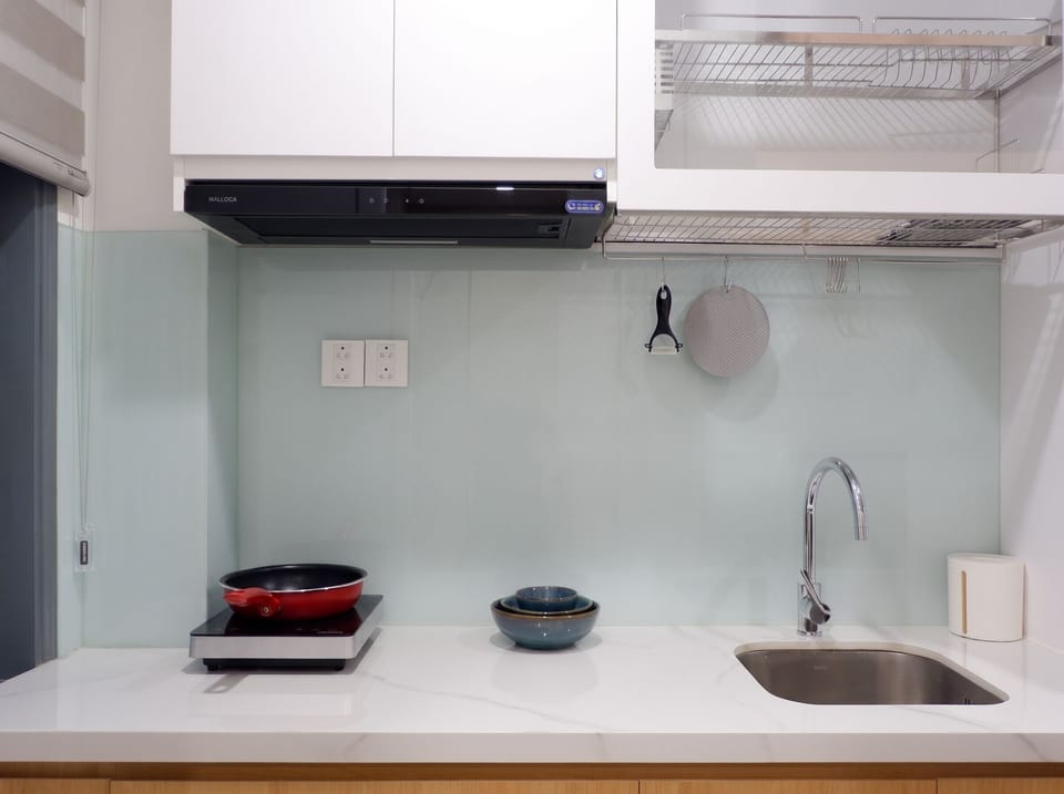 Studio, Ground Floor | Private kitchen | Fridge, microwave, stovetop, cookware/dishes/utensils