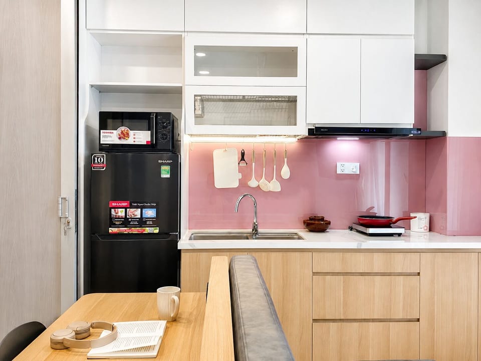 Superior Studio | Private kitchen | Fridge, microwave, stovetop, cookware/dishes/utensils