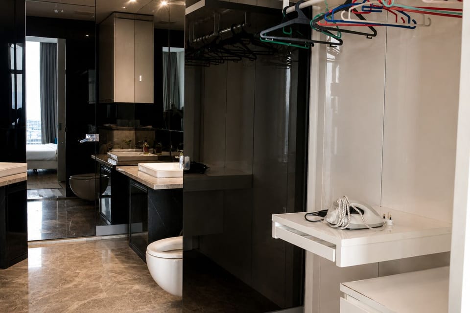 Deluxe Suite, City View | Bathroom