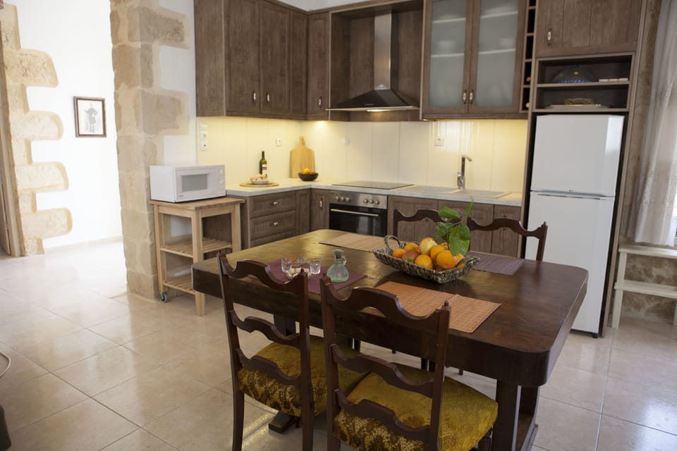 House, 1 Bedroom | In-room dining