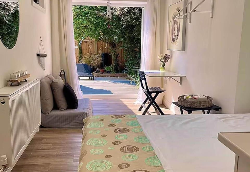 Iron/ironing board, WiFi (free), bed sheets