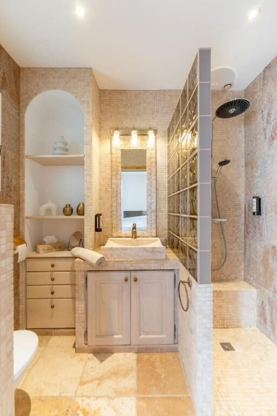 Trinitario Room | Bathroom