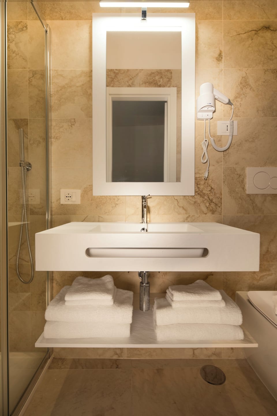 Family Quadruple Room | Bathroom | Shower, towels, soap, shampoo