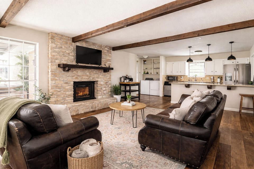 An inviting open space where mornings are slow and evenings glow.