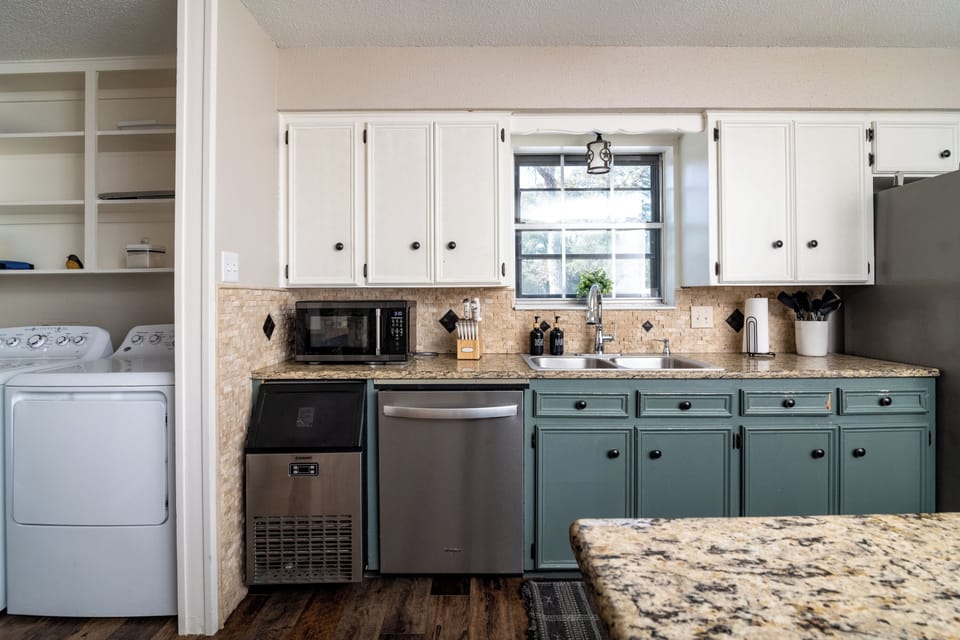 Easy meals, clean lines, and a setup that just works for your stay.