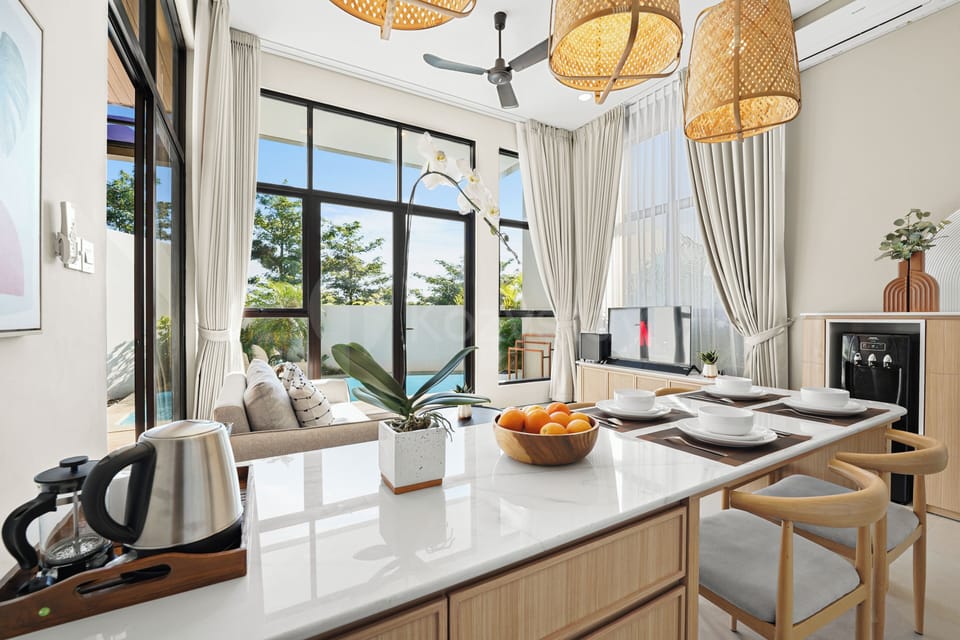 Villa, 3 Bedrooms, Pool View | Dining room