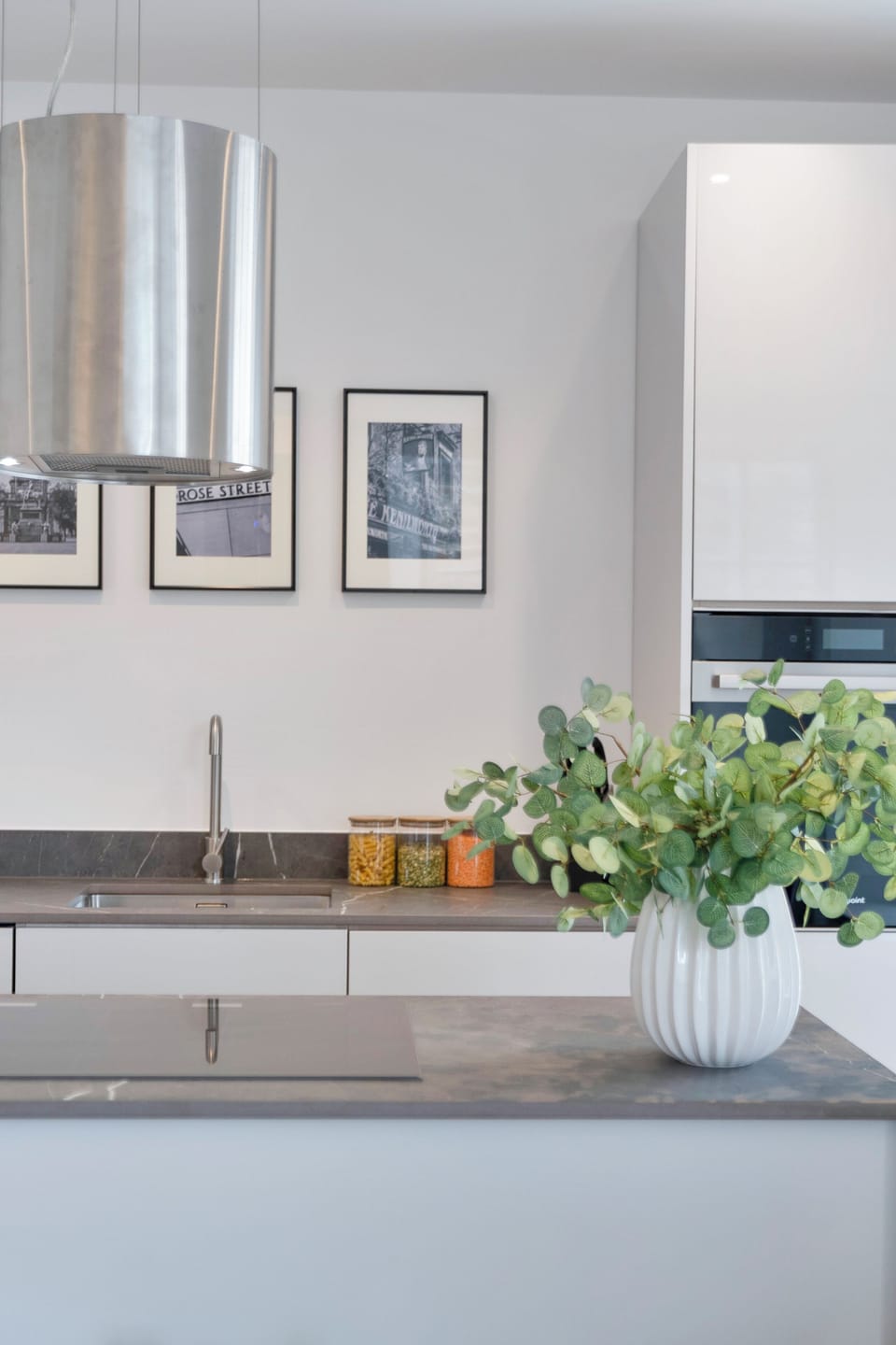 Apartment | Private kitchen | Full-size fridge, oven, stovetop, electric kettle