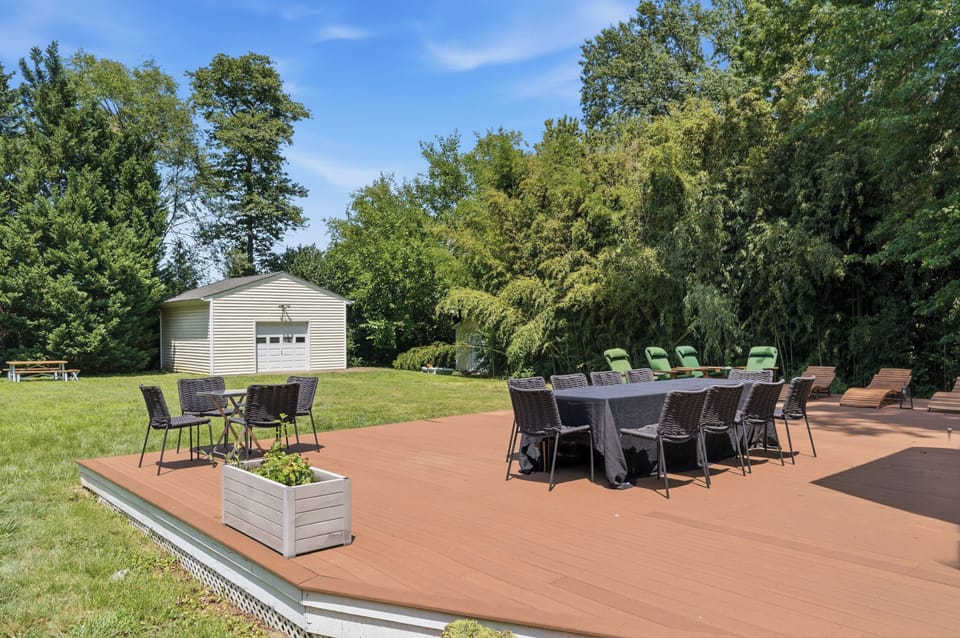 Outdoor dining