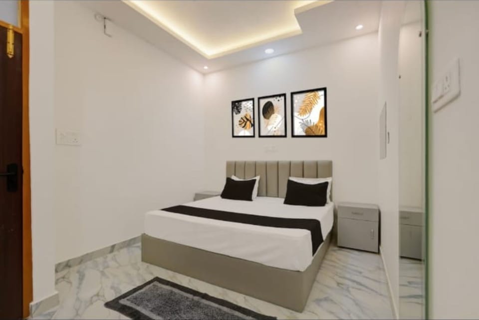 WiFi (free), bed sheets
