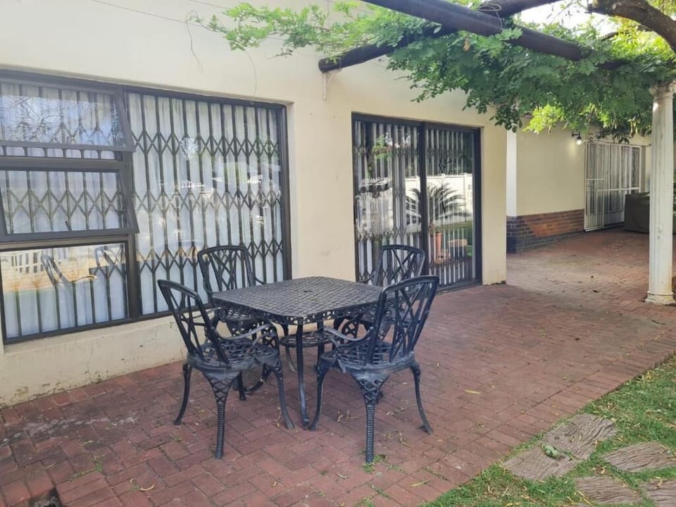 Standard Apartment, Patio, Courtyard View | Outdoor dining