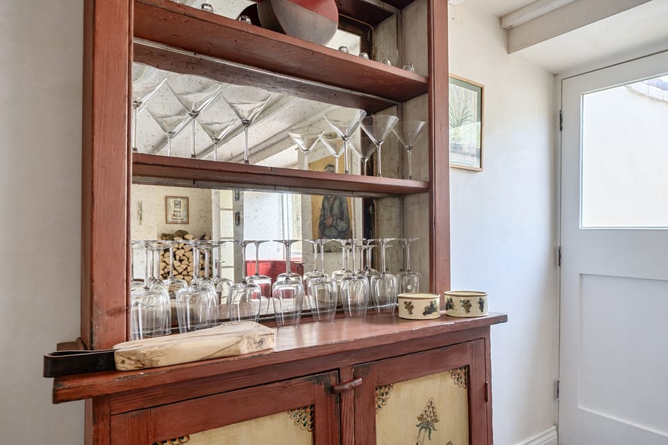Ropers Cottage, Bridport: Attractive furnishings add style and character