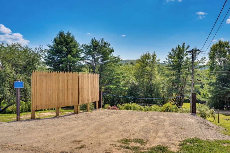Ashland Home w/ Deck - Blueberry Overlook Cottage in Ashland