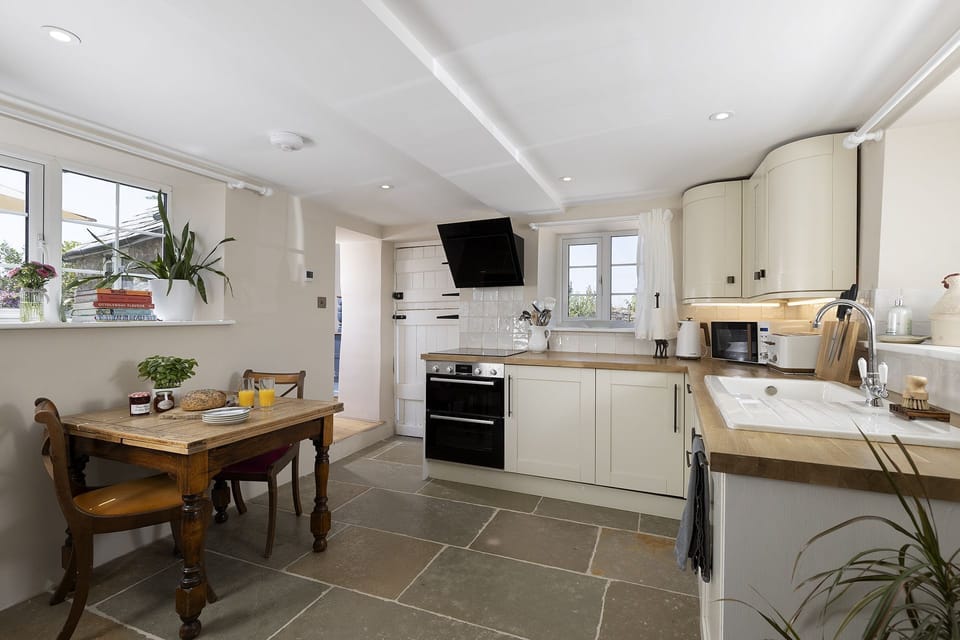 Top House Kitchen - StayCotswold