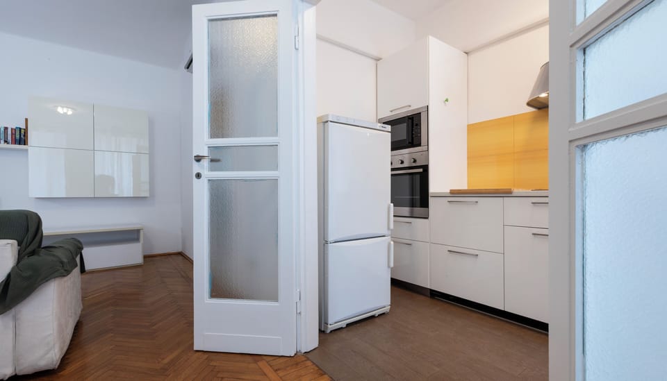 Apartment (1 Bedroom) | Living area | TV