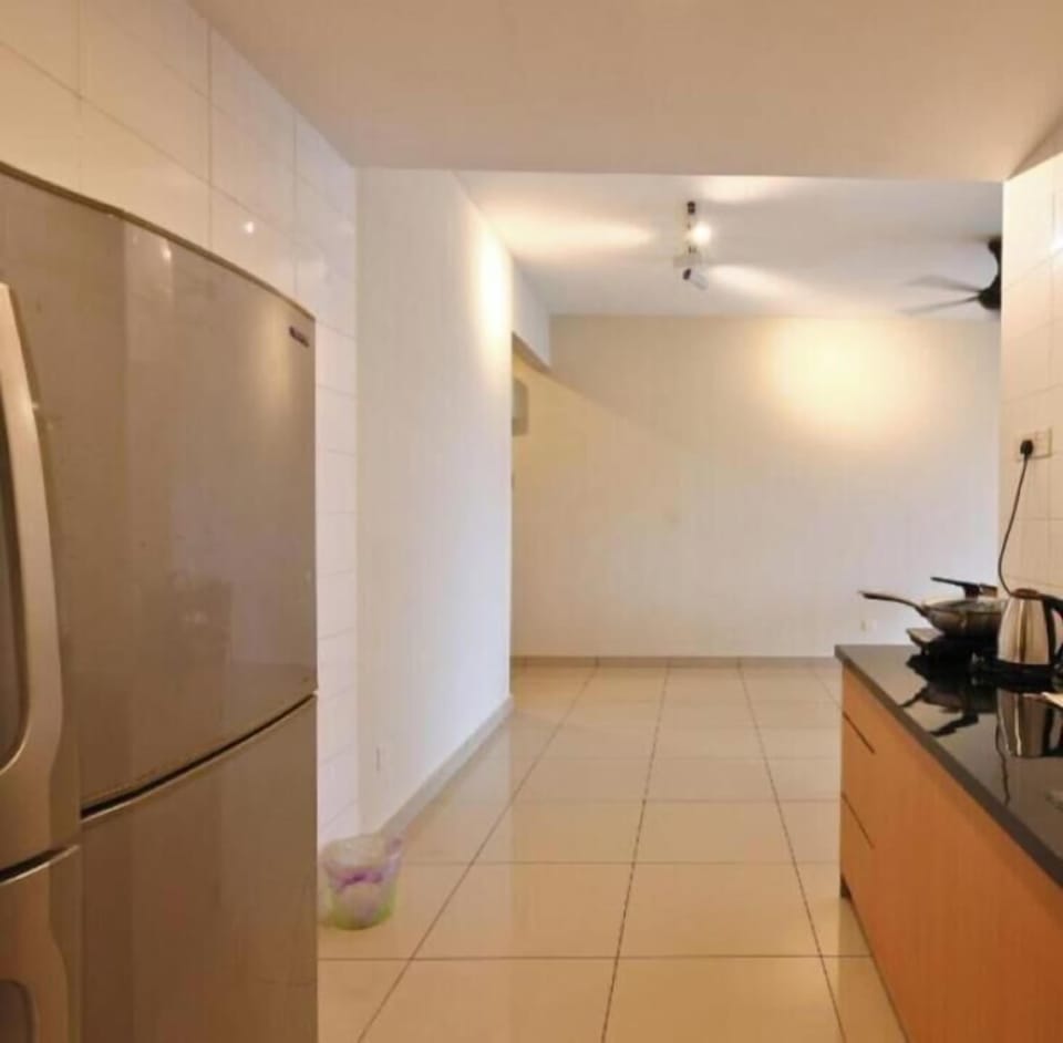 Apartment, 3 Bedrooms | Private kitchen | Fridge, stovetop, dining table