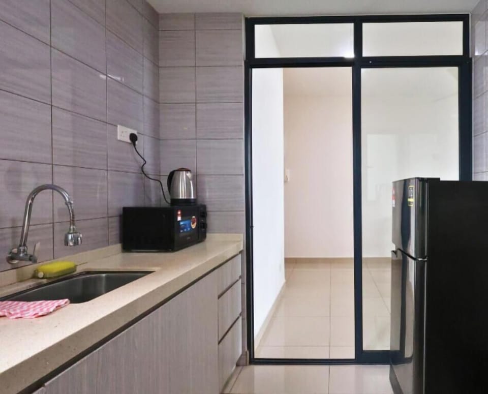 Apartment, 3 Bedrooms | Private kitchen | Fridge, stovetop, dining table