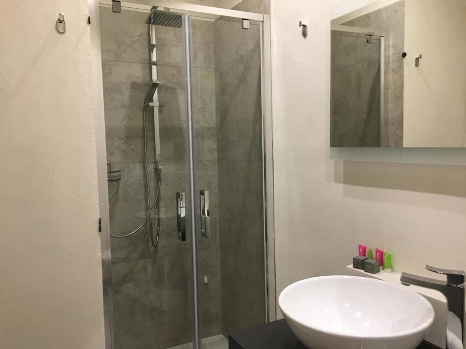 Classic Double Room | Bathroom