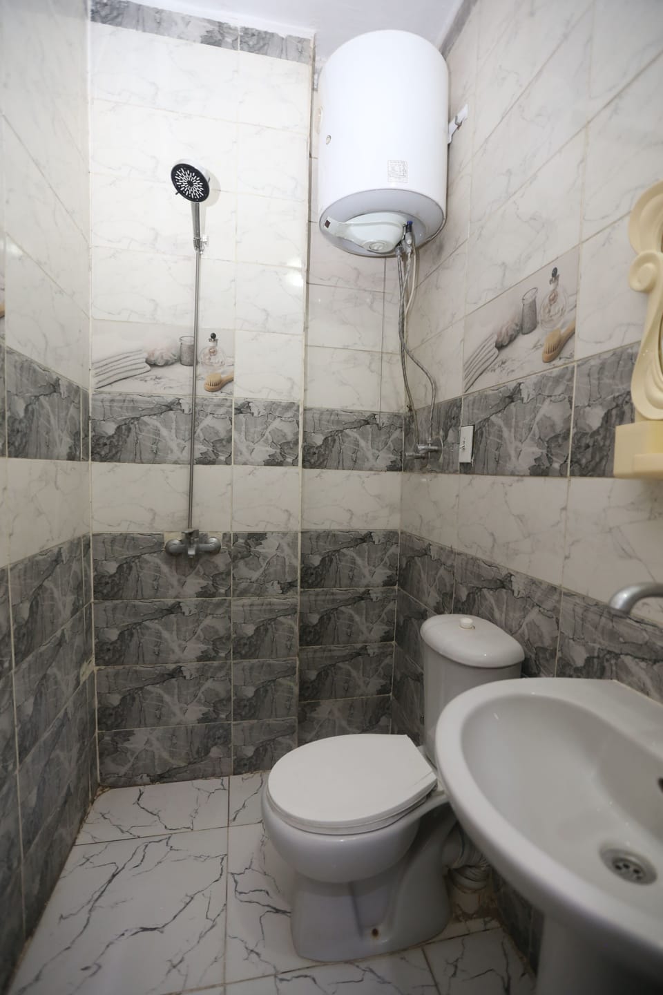 Separate tub and shower, towels, soap, shampoo