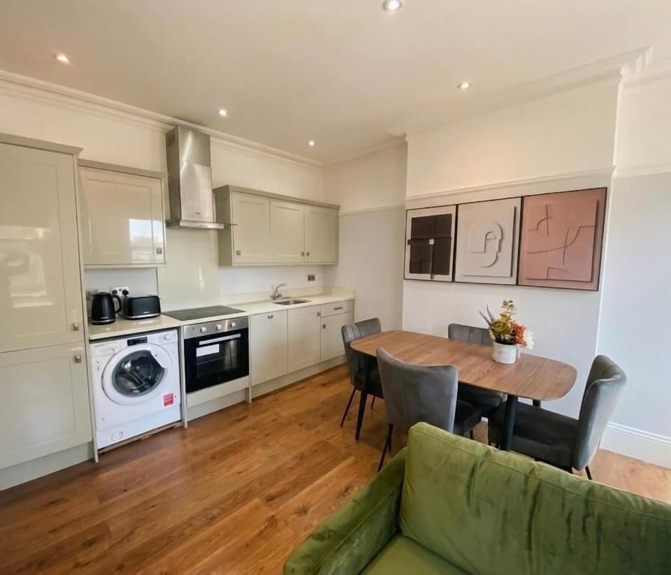 Apartment, 3 Bedrooms | Laundry