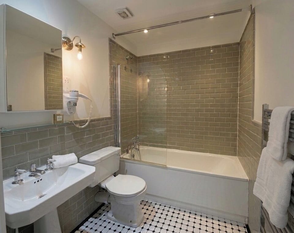 Apartment, 3 Bedrooms | Bathroom