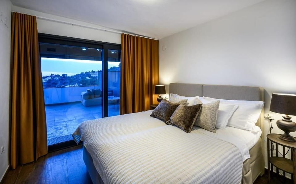 El Cortijo | Premium bedding, pillowtop beds, in-room safe, blackout drapes